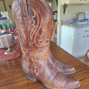 Cowgirl boots Ariat